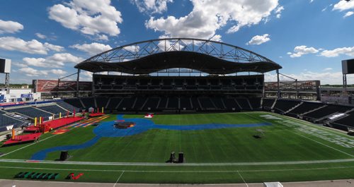 MIKE DEAL / WINNIPEG FREE PRESS
The stages under construction for the Closing Ceremonies of the 2017 Canada Summer Games.
170811 - Friday, August 11, 2017.