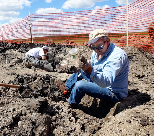 WAYNE GLOWACKI / WINNIPEG FREE PRESS

Bob Kitlar with the Mineral Society of Manitoba finds a selenite crystal in the clay in the Floodway Friday. The Mineral Society of Manitoba has been given special permission to dig in the Red River Floodway in east side of Winnipeg for Selenite crystals.   Kevin Rollason story   August 11 2017