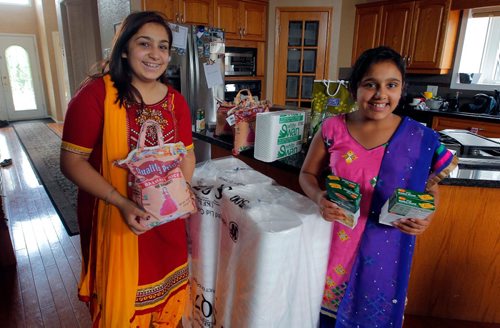 BORIS MINKEVICH / WINNIPEG FREE PRESS
From left, Sisters Simryn Singh,15, and Jasmyn Singh,11,
The two sisters tarted a local charity organization to feed the homeless. They'll be serving between 600 to 800 meals at a charity event tomorrow. August 11, 2017