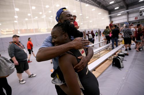 TREVOR HAGAN / WINNIPEG FREE PRESS
Jessica Rabet of Manitoba, celebrating with her father, Claude, after she won the gold medal in the 84kg KG category over Angel Hiltz-Morrell of N.L, Friday, August 11, 2017.
