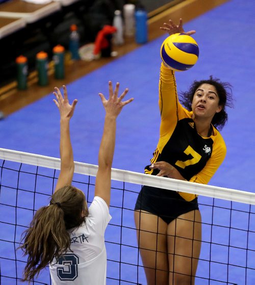 TREVOR HAGAN / WINNIPEG FREE PRESS
Team Manitoba's Laura Hill hits against Alberta on the way to winning volleyball gold at the Canada Summer games, Saturday, August 12, 2017.