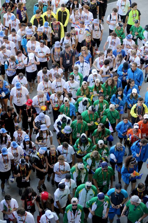 TREVOR HAGAN / WINNIPEG FREE PRESS
Athletes leaving following the Canada Summer Games closing ceremonies, Sunday, August 13, 2017.