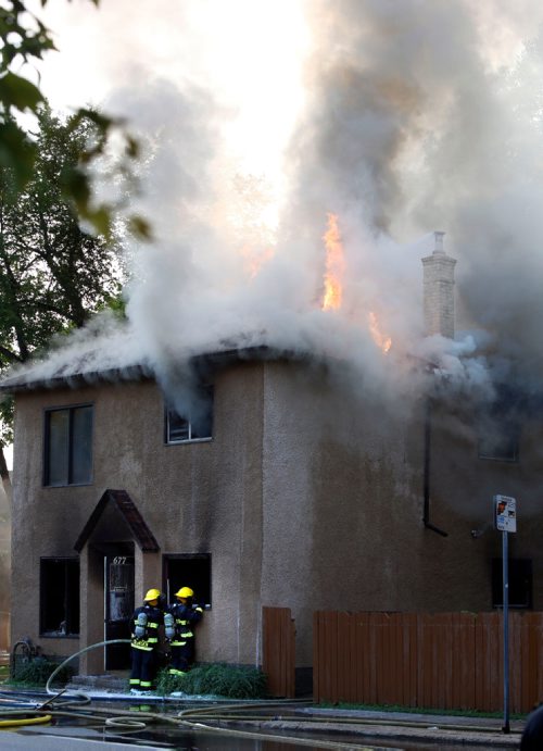 WAYNE GLOWACKI / WINNIPEG FREE PRESS

Winnipeg Fire Fighters and Paramedics were on the scene of a house fire at¤667 McGregor St. Monday morning. August 14 2017