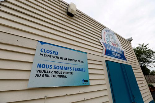 JUSTIN SAMANSKI-LANGILLE / WINNIPEG FREE PRESS
A sign is seen on the front of Winston's Ice Cream Shoppe in Assiniboine Zoo and the windows are shuttered and locked Tuesday after the shop was closed due to a sewage leak nearby. 
170815 - Tuesday, August 15, 2017.