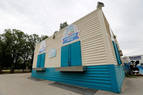 JUSTIN SAMANSKI-LANGILLE / WINNIPEG FREE PRESS
A sign is seen on the front of Winston's Ice Cream Shoppe in Assiniboine Zoo and the windows are shuttered and locked Tuesday after the shop was closed due to a sewage leak nearby. 
170815 - Tuesday, August 15, 2017.