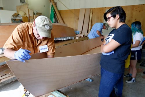 JUSTIN SAMANSKI-LANGILLE / WINNIPEG FREE PRESS
Instructor Warren Bend shows Deanna Hill how to apply epoxy to the seams in the wooden boat they are building Tuesday at FortWhyte Farms. The youth are working on the farm as part of an employment program organized by the farm. Participants are paid farm hands for the summer and will rotate through kitchen, carpentry and farming shifts.
170815 - Tuesday, August 15, 2017.