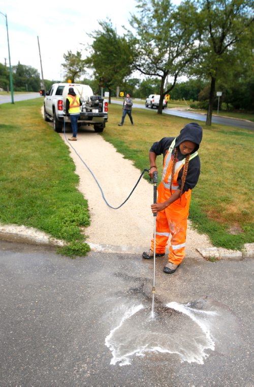 WAYNE GLOWACKI / WINNIPEG FREE PRESS

Foluke Ogungbemi with Take Pride Winnipeg was part of a crew cleaning up graffiti on Wellington Crescent and Omand Park Area Wednesday morning.  August 16 2017