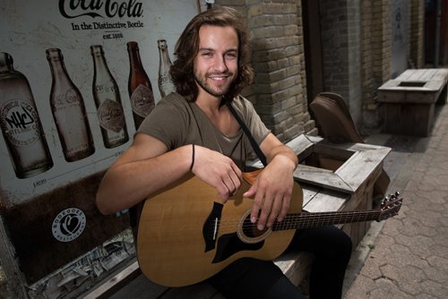 MIKE DEAL / WINNIPEG FREE PRESS
Local musician Roman Clarke who is also a member of the band The Middle Coast, performs for the Winnipeg Free Press during an Exchange Sessions.
170815 - Tuesday, August 15, 2017.