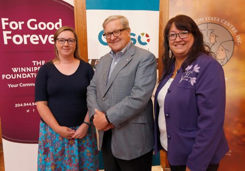 WAYNE GLOWACKI / WINNIPEG FREE PRESS

From left, Megan Tate, Director of Community Grants at The Winnipeg Foundation, Lloyd Axworthy, Board Chair of Cuso International and Ma Mawi's Executive Director Diane Redsky took part in the announcement Wednesday the Ma Mawi Wi Chi Itata Centre, Cuso International and The Winnipeg Foundation are partnering for the launch of the Mino Stat An (Cree for making things right) project.   Alex Paul story.  August 16 2017