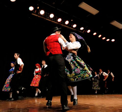 JUSTIN SAMANSKI-LANGILLE / WINNIPEG FREE PRESS
Local artists dance in traditional Portuguese clothing Wednesday evening at  the Portuguese Folklorama pavilion.
170816 - Wednesday, August 16, 2017.