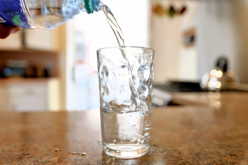 JUSTIN SAMANSKI-LANGILLE / WINNIPEG FREE PRESS
In this photo illustration, bottled water is poured into a glass. Stats Canada says Manitobans consume more bottled water inside their homes than any other province in Canada. 
170817 - Thursday, August 17, 2017.