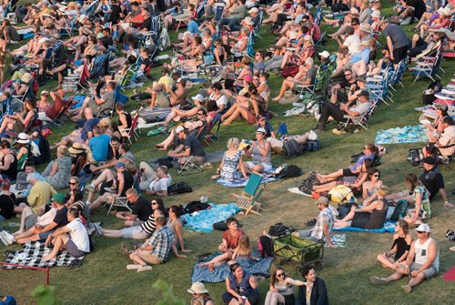 DAVID LIPNOWSKI / WINNIPEG FREE PRESS

Festival goers take in Interstellar Rodeo at The Forks Saturday August 19, 2017