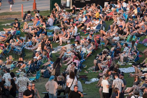 DAVID LIPNOWSKI / WINNIPEG FREE PRESS

Festival goers take in Interstellar Rodeo at The Forks Saturday August 19, 2017