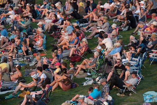 DAVID LIPNOWSKI / WINNIPEG FREE PRESS

Festival goers take in Interstellar Rodeo at The Forks Saturday August 19, 2017