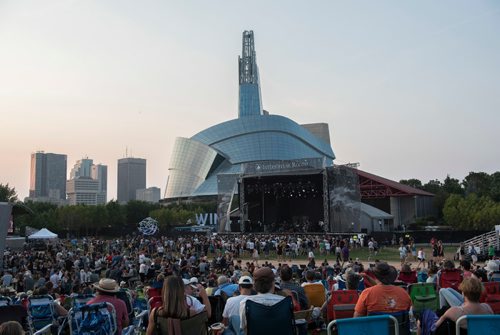 DAVID LIPNOWSKI / WINNIPEG FREE PRESS

Festival goers take in Interstellar Rodeo at The Forks Saturday August 19, 2017