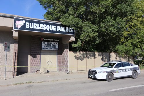 TREVOR HAGAN / WINNIPEG FREE PRESS 
Winnipeg Police investigating at Teasers Burlesque Palace, Sunday, August 20, 2017.