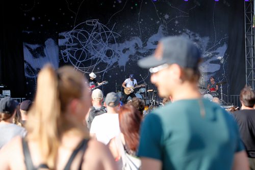 JUSTIN SAMANSKI-LANGILLE / WINNIPEG FREE PRESS
Crowds taken in some sunshine and music Sunday on the final day of this years Interstellar Rodeo at The Forks.
170820 - Sunday, August 20, 2017.