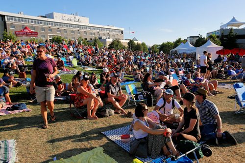 JUSTIN SAMANSKI-LANGILLE / WINNIPEG FREE PRESS
Crowds take in some sunshine and music Sunday on the final day of this years Interstellar Rodeo at The Forks.
170820 - Sunday, August 20, 2017.