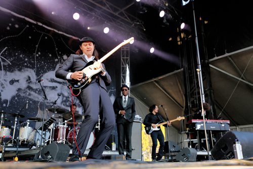 JUSTIN SAMANSKI-LANGILLE / WINNIPEG FREE PRESS
Aloe Blacc performs Sunday on the final day of this year's Interstellar Rodeo at The Forks.
170820 - Sunday, August 20, 2017.