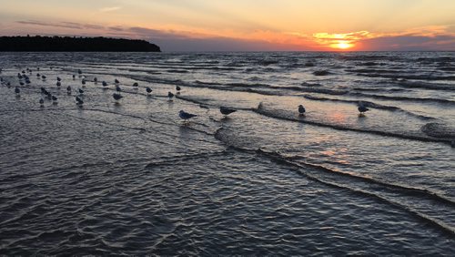 Ruth Bonneville /  Winnipeg Free Press
The sun sets at Grand Beach Sunday evening after another beautiful, warm weekend. August 20, 2017.