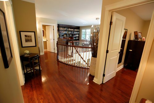 JUSTIN SAMANSKI-LANGILLE / WINNIPEG FREE PRESS
The large second floor landing of 59 Salme features a library nook.
170822 - Tuesday, August 22, 2017.