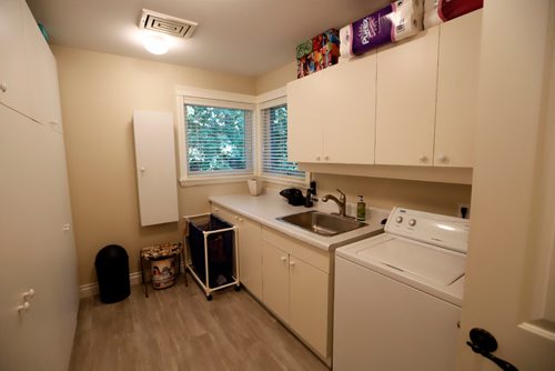 JUSTIN SAMANSKI-LANGILLE / WINNIPEG FREE PRESS
Just off the kitchen of 59 Salme is the laundry room which leads into a mudroom, two piece bathroom and the garage.
170822 - Tuesday, August 22, 2017.