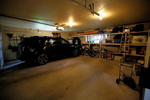 JUSTIN SAMANSKI-LANGILLE / WINNIPEG FREE PRESS
The front yard of 59 Salme includes a large lawn, driveway and two car garage.
170822 - Tuesday, August 22, 2017.