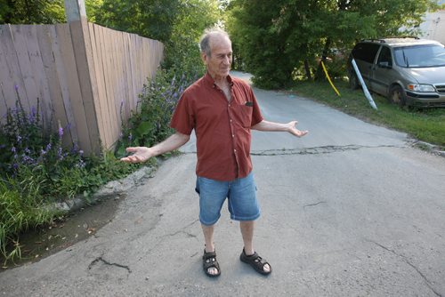 JOE BRYKSA / WINNIPEG FREE PRESSSel Burrows walks in his Point Douglas neighborhood - Aug 03, 2017--( See Randy Turners 49.8  story)