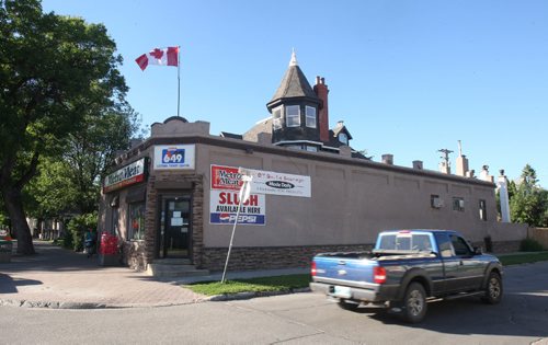 JOE BRYKSA / WINNIPEG FREE PRESSMetro Meat store on Grove St in Point Douglas-( See Randy Turners 49.8  story)