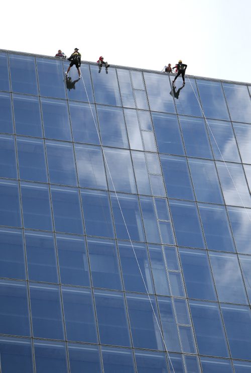JASON HALSTEAD / WINNIPEG FREE PRESS

Participants prepare for their descent at the 13th annual Easter Seals Drop Zone in support of children, youth and adults with disabilities in Manitoba at the Manitoba Hydro Building in Downtown Winnipeg on Aug. 22, 2017. (See Social Page)
