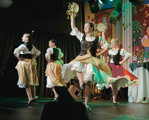 Canstar Community News Aug. 15, 2017 - The 48th edition of Folklorama wrapped up on Aug. 19, with folks at the Irish and Italian pavilions sharing their talents and tastes with visitors from across the city. (DANIELLE DA SILVA/SOUWESTER/CANSTAR)