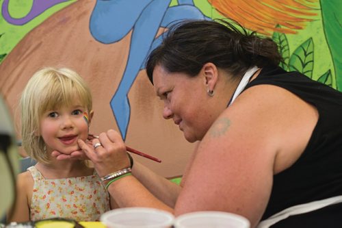 Canstar Community News Aug. 15, 2017 - The 48th edition of Folklorama wrapped up on Aug. 19, with folks at the Irish and Italian pavilions sharing their talents and tastes with visitors from across the city. (DANIELLE DA SILVA/SOUWESTER/CANSTAR)