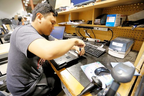 JUSTIN SAMANSKI-LANGILLE / WINNIPEG FREE PRESS
Computers for Kids technician Angelo Aloria works on a laptop Wednesday. Computers for Kids provides refurbished computers for schools and low income families. 
170823 - Wednesday, August 23, 2017.