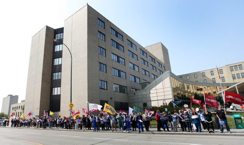 WAYNE GLOWACKI / WINNIPEG FREE PRESS

Some of the about 200 attending the noon hour rally/info picket at St. Boniface Hospital to stand up to provincial govt cuts to healthcare. Jane Gerster story   August 24 2017