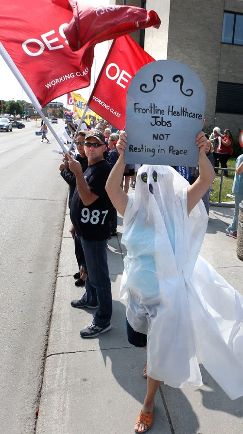 WAYNE GLOWACKI / WINNIPEG FREE PRESS

In foreground, Health Care Aide Debbie Knysh was one of the about 200 attending the noon hour rally/info picket at St. Boniface Hospital to stand up to provincial govt cuts to healthcare. Jane Gerster story   August 24 2017