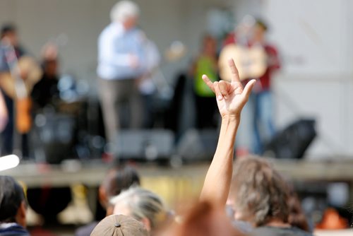 JUSTIN SAMANSKI-LANGILLE / WINNIPEG FREE PRESS
Guests take in and dance to the music Thursday at the Siloam Mission 30th Anniversary Block Party.
170824 - Thursday, August 24, 2017.