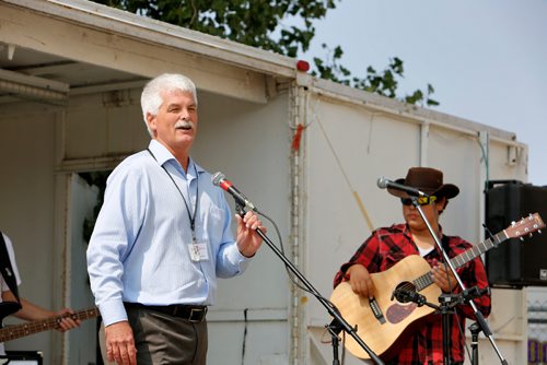 JUSTIN SAMANSKI-LANGILLE / WINNIPEG FREE PRESS
CEO of Siloam Mission Jim Bell speaks Thursday at the Siloam Mission 30th Anniversary Block Party.
170824 - Thursday, August 24, 2017.