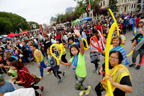 JUSTIN SAMANSKI-LANGILLE / WINNIPEG FREE PRESS
Members of the Winnipeg Filipino community participate in this year's Filipino Street Festival parade on Saturday.
170826 - Saturday, August 26, 2017.