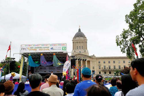 JUSTIN SAMANSKI-LANGILLE / WINNIPEG FREE PRESS
The Filipino Street Festival main stage is seen Saturday in front of the Manitoba Legislature building.
170826 - Saturday, August 26, 2017.