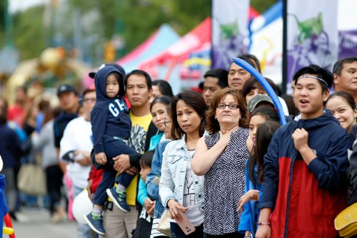 JUSTIN SAMANSKI-LANGILLE / WINNIPEG FREE PRESS
A large crowd of spectators take in the sights and sounds Saturday during the Filipino Street Festival parade.
170826 - Saturday, August 26, 2017.