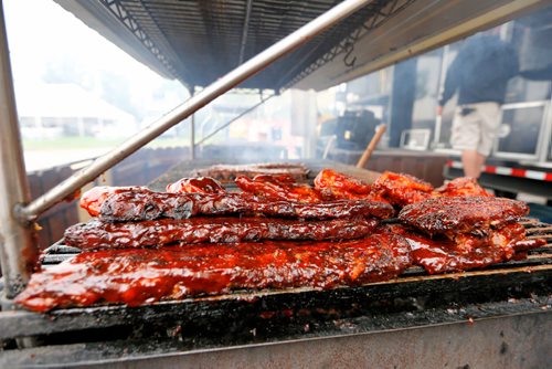 JUSTIN SAMANSKI-LANGILLE / WINNIPEG FREE PRESS
Some mouthwatering ribs sit on the grill Saturday during this year's Winnipeg Ribfest at The Forks.
170826 - Saturday, August 26, 2017.