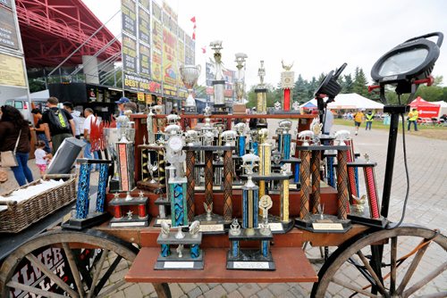 JUSTIN SAMANSKI-LANGILLE / WINNIPEG FREE PRESS
Trophies from previous rib festivals around North America are seen Saturday in front of one of the BBQ trucks participating in this year's Winnipeg Ribfest at The Forks.
170826 - Saturday, August 26, 2017.