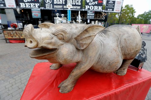 JUSTIN SAMANSKI-LANGILLE / WINNIPEG FREE PRESS
A pig sculpture adorns the trophy display of one of the BBQ trucks participating in this year's Winnipeg Ribfest at The Forks.
170826 - Saturday, August 26, 2017.