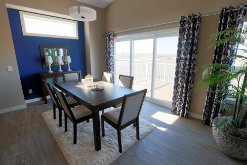 JUSTIN SAMANSKI-LANGILLE / WINNIPEG FREE PRESS
The dining area of 64 Eaglewood features high ceilings and large widows as well as access to the deck and bak yard.
170828 - Monday, August 28, 2017.