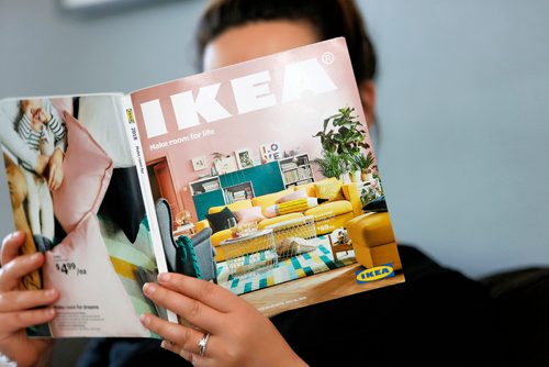 JUSTIN SAMANSKI-LANGILLE / WINNIPEG FREE PRESS
Gone are the days of the Sears and Eatons catalogues, but people still look forward to getting the latest IKEA catalogue in the mail.
170828 - Monday, August 28, 2017.