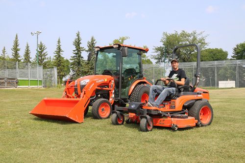 Canstar Community News Aug. 14, 2017 - David DeSousa manages and operates the tractors at Tyndall Park Community Centre. (Ligia Braidotti/Canstar Community News/The Times)