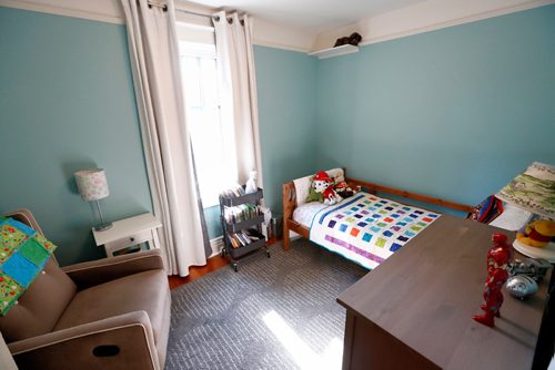 JUSTIN SAMANSKI-LANGILLE / WINNIPEG FREE PRESS
One of three bedrooms on the second floor of 134 Scotia. The two smaller bedrooms are great for children or guests.
170829 - Tuesday, August 29, 2017.