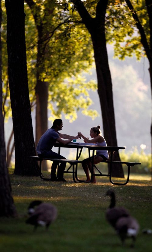 PHIL HOSSACK / WINNIPEG FREE PRESS  - Summer to Remember - A couple shares a pizza and Facebook at St Vital Park enjoying a perfect late August evening. See story. - August 29, 2017