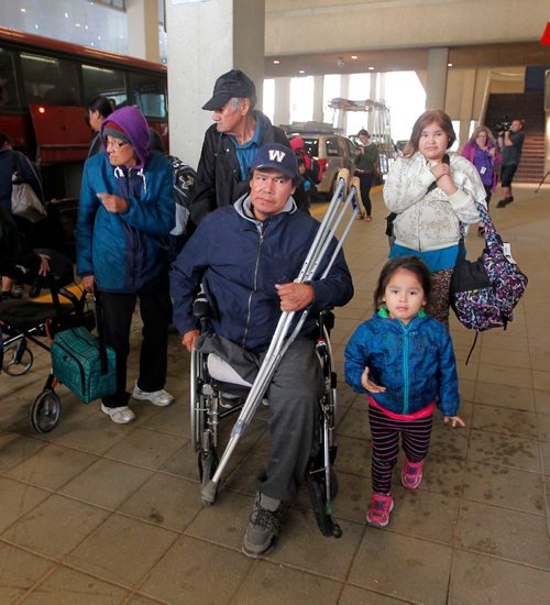 BORIS MINKEVICH / WINNIPEG FREE PRESS
The first bus loads of forest fire evacuees from Garden Hill northern MB arrive at the RBC Convention Centre. BEN WALDMAN STORY. August 31, 2017