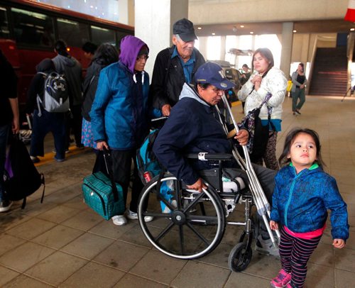 BORIS MINKEVICH / WINNIPEG FREE PRESS
The first bus loads of forest fire evacuees from Garden Hill northern MB arrive at the RBC Convention Centre. BEN WALDMAN STORY. August 31, 2017